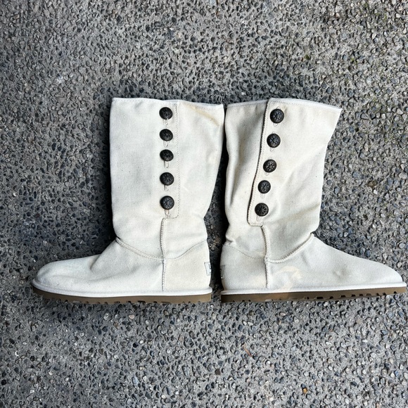 UGG Shoes - UGG summer edition Off White NEW size 6
